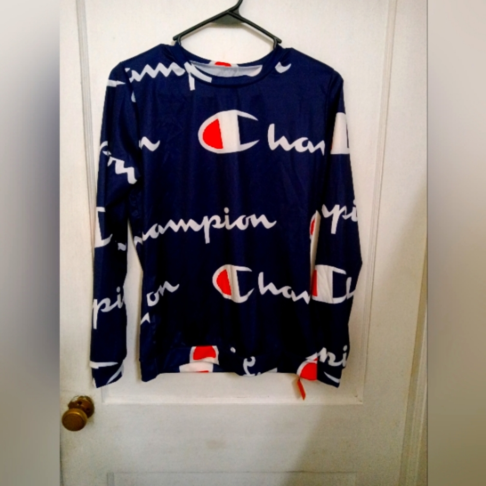 Medium champion long sleeve shirt
